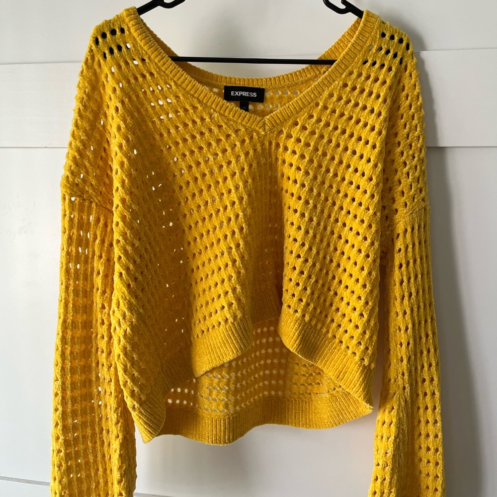 Express Soft Yellow Sweater Size Small